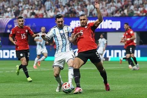 إيتورالدي عن مباراة مصر والأرجنتين: يريدون تغيير كرة القدم